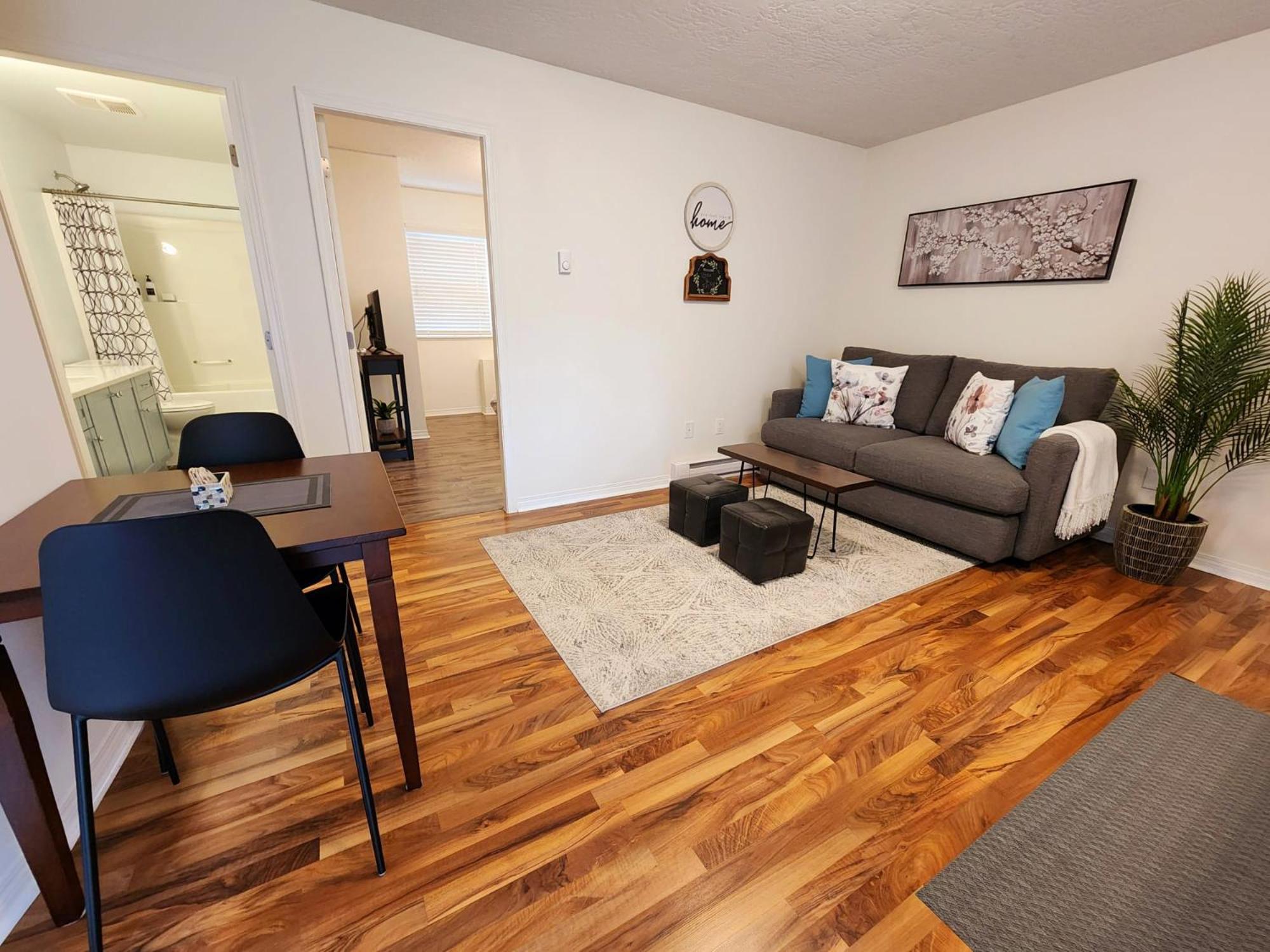 Adorable 1- Bedroom Suite In Langford Victoria Ngoại thất bức ảnh